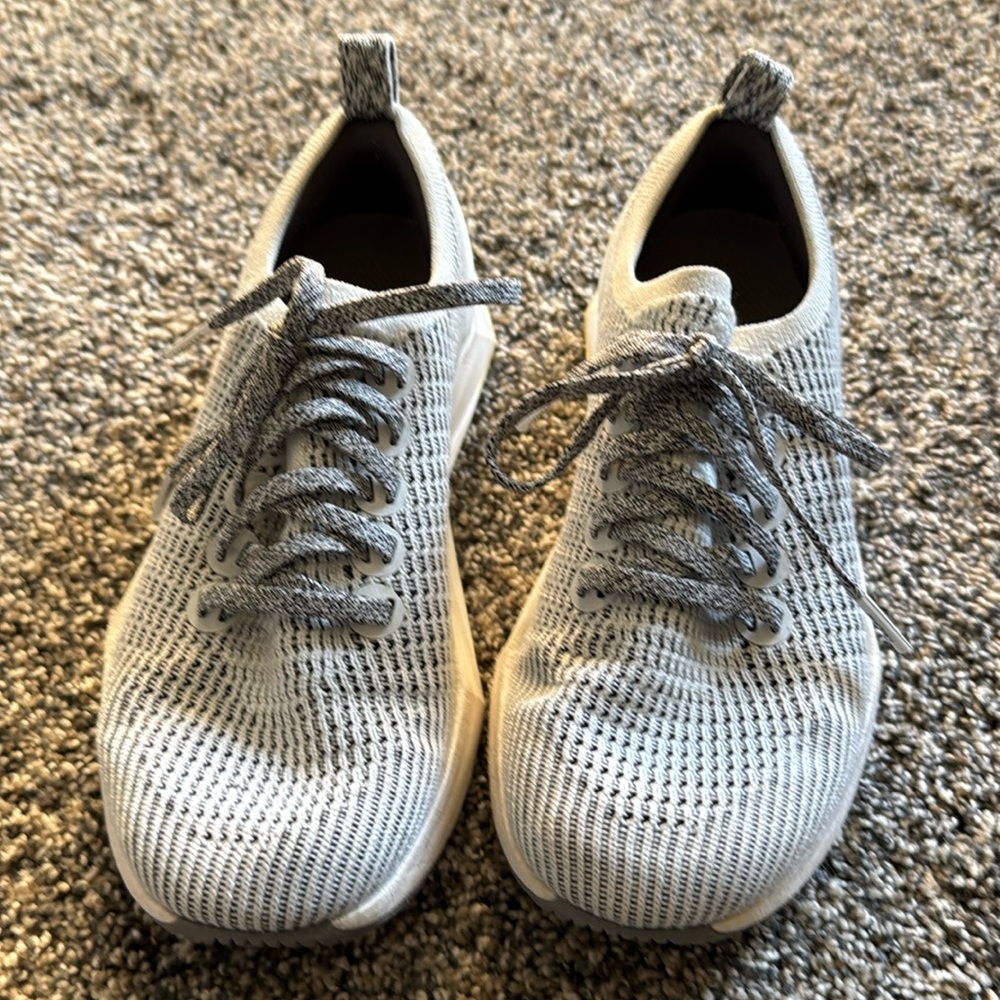 Women’s allbirds Tree Flyer, size 6.5